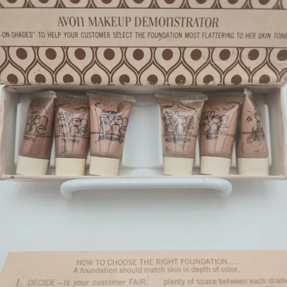 Vintage Avon AMM Advanced Moisture Makeup Demonstrator w Foundation Shade Kit Av